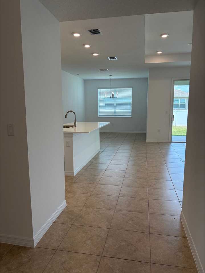 5754 Sw 71st Ave - Photo 5 of 20