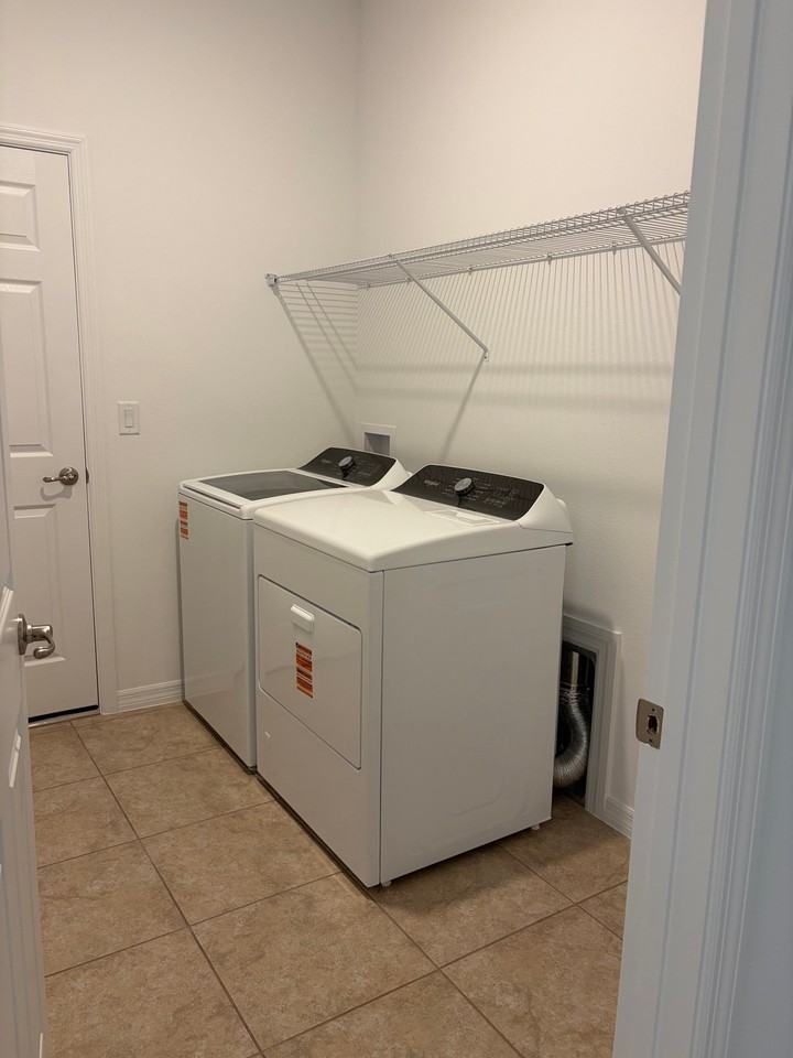 5754 Sw 71st Ave - Photo 6 of 20