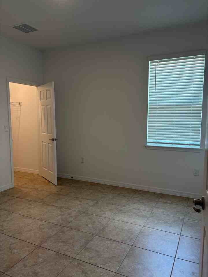 5754 Sw 71st Ave - Photo 7 of 20