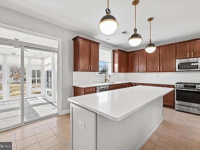20454 Mall Center Way - Photo 4 of 19