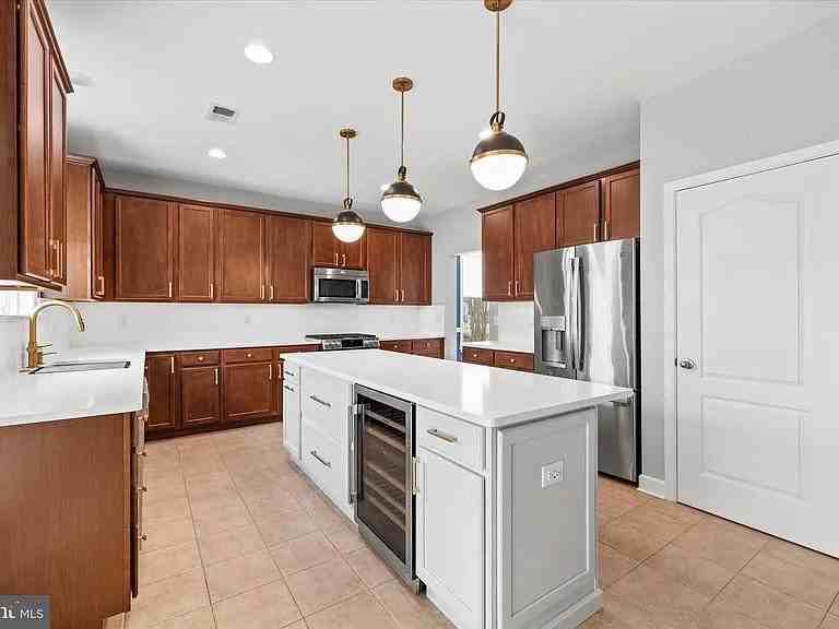 20454 Mall Center Way - Photo 6 of 19
