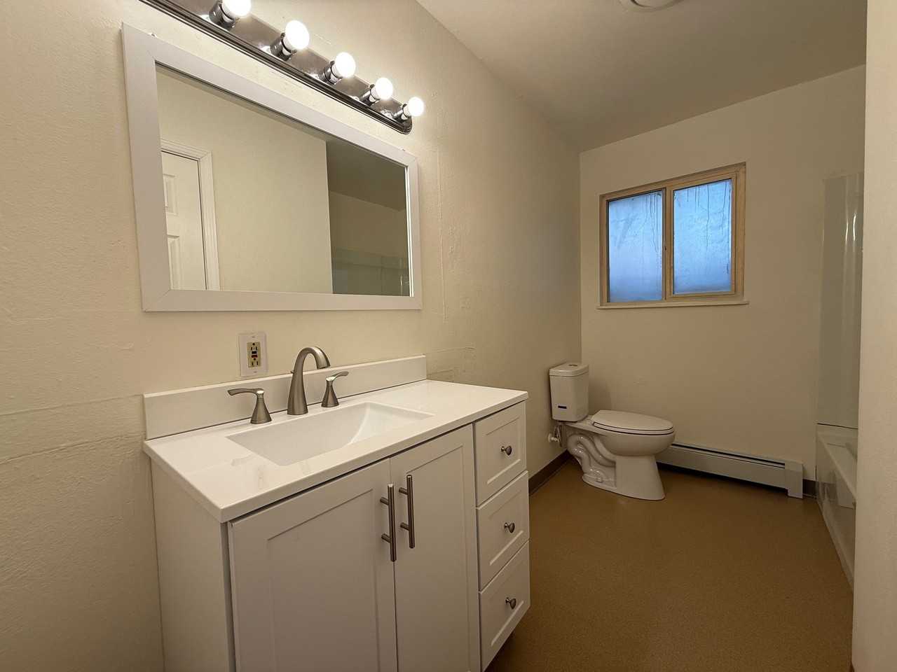 749 Fischer Ave #4 - Photo 7 of 9
