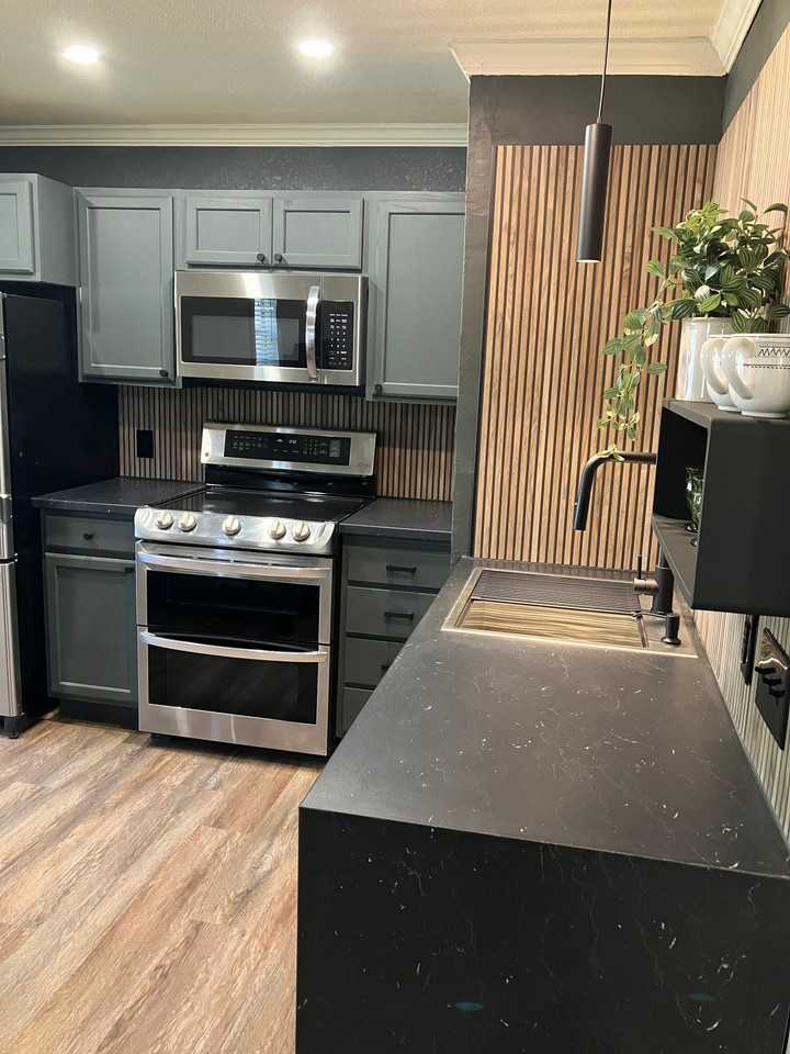 1220 1/2 Nw 36th St - Photo 5 of 18