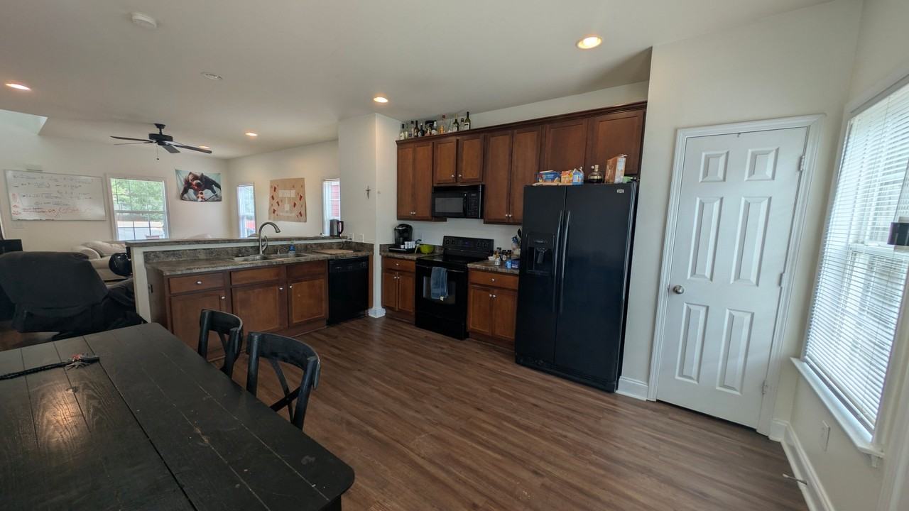 157 Dennis Dr - Photo 3 of 5