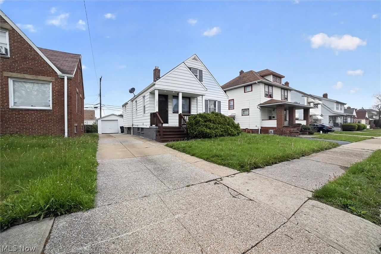 10721 Plymouth Ave - Photo 2 of 26