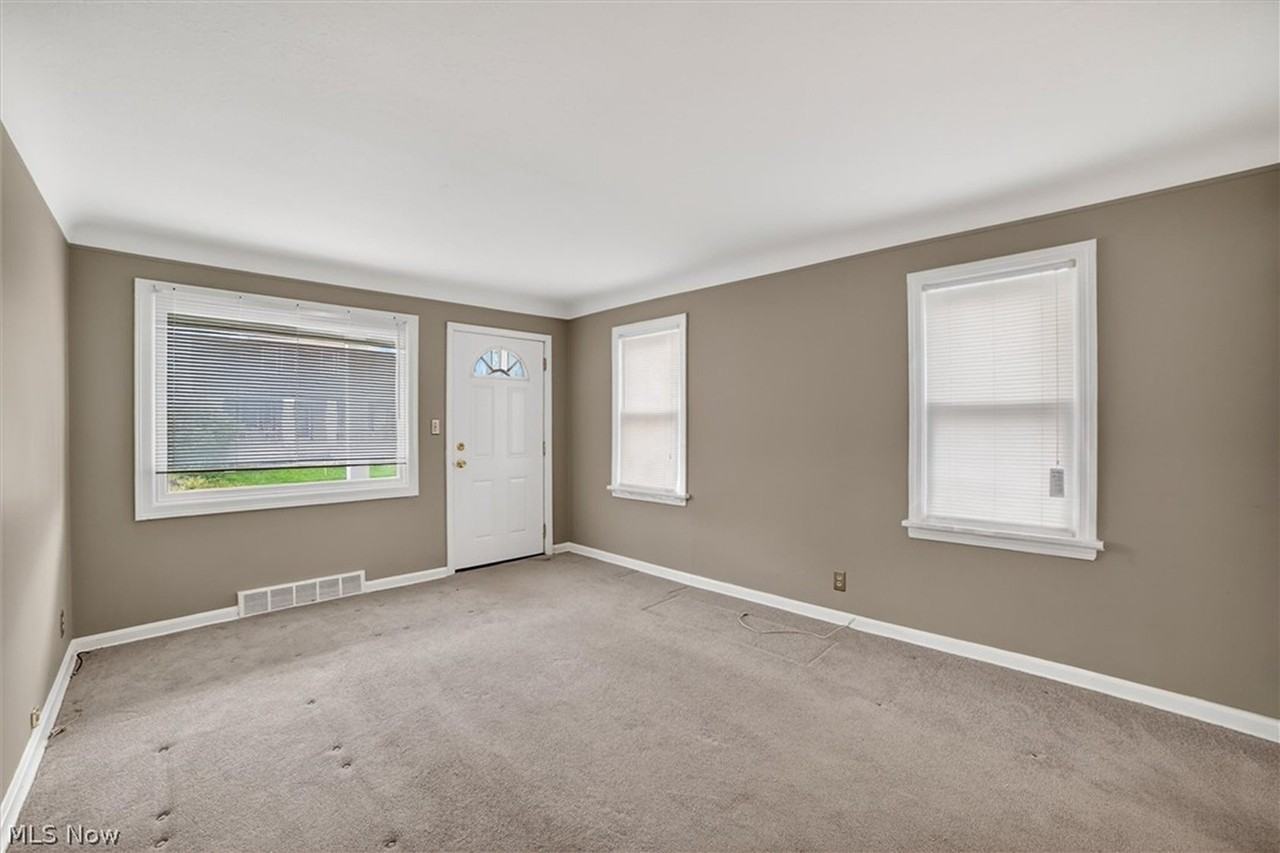10721 Plymouth Ave - Photo 3 of 26