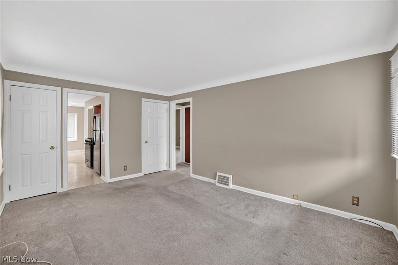10721 Plymouth Ave - Photo 4 of 26
