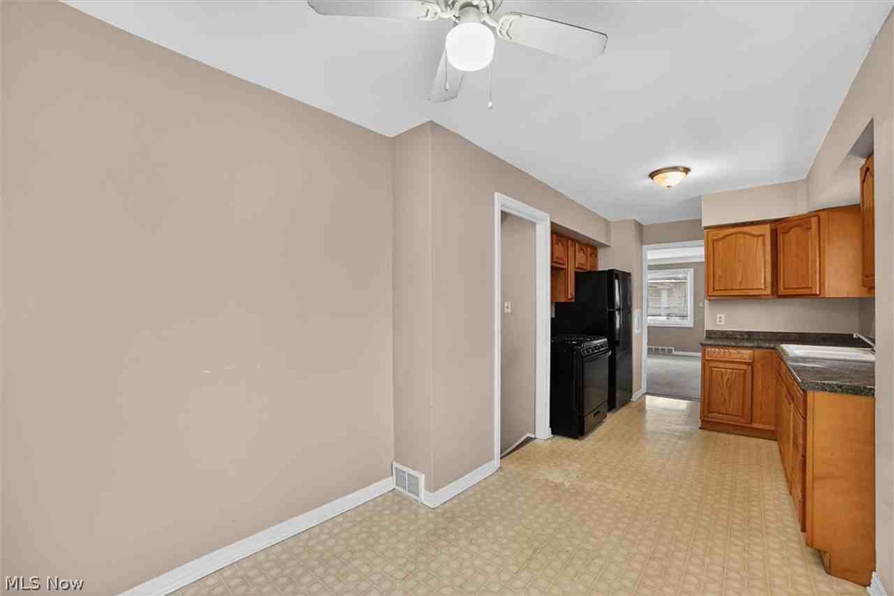 10721 Plymouth Ave - Photo 5 of 26