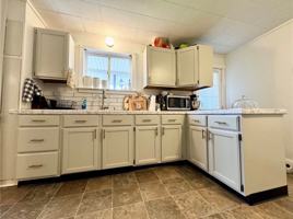 featured image of 565 Thompson St #A