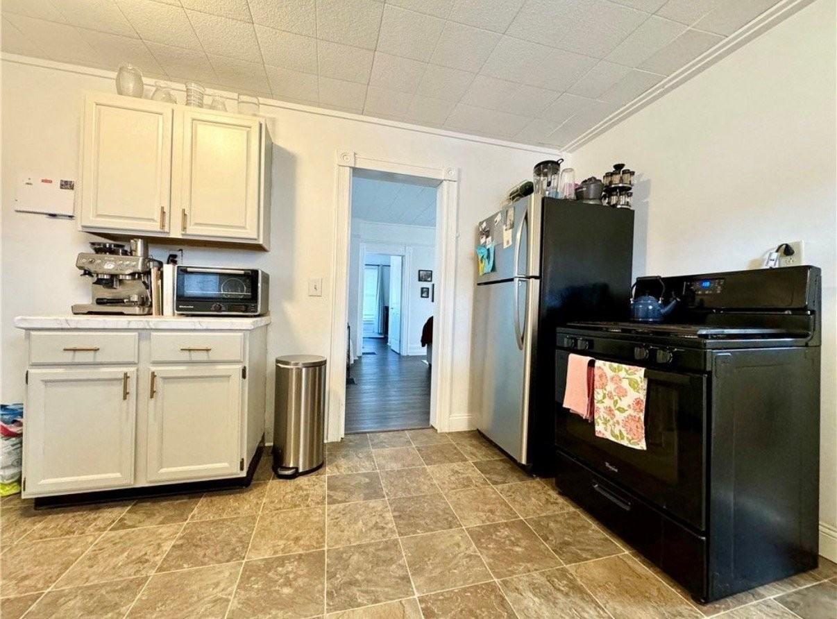 565 Thompson St #A - Photo 2 of 11
