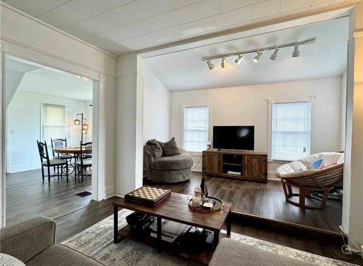 565 Thompson St #A - Photo 6 of 11