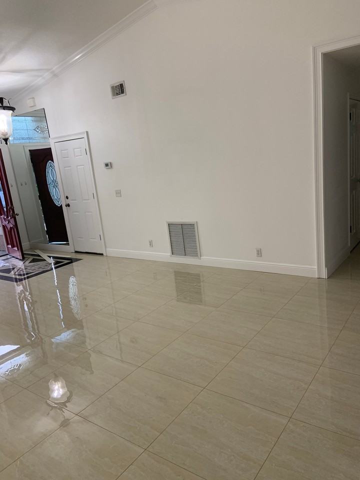 8019 Lesia Cir - Photo 3 of 10