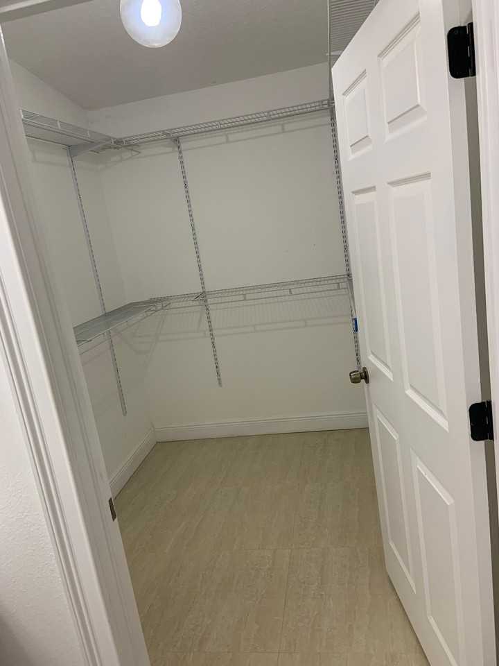 8019 Lesia Cir - Photo 4 of 10