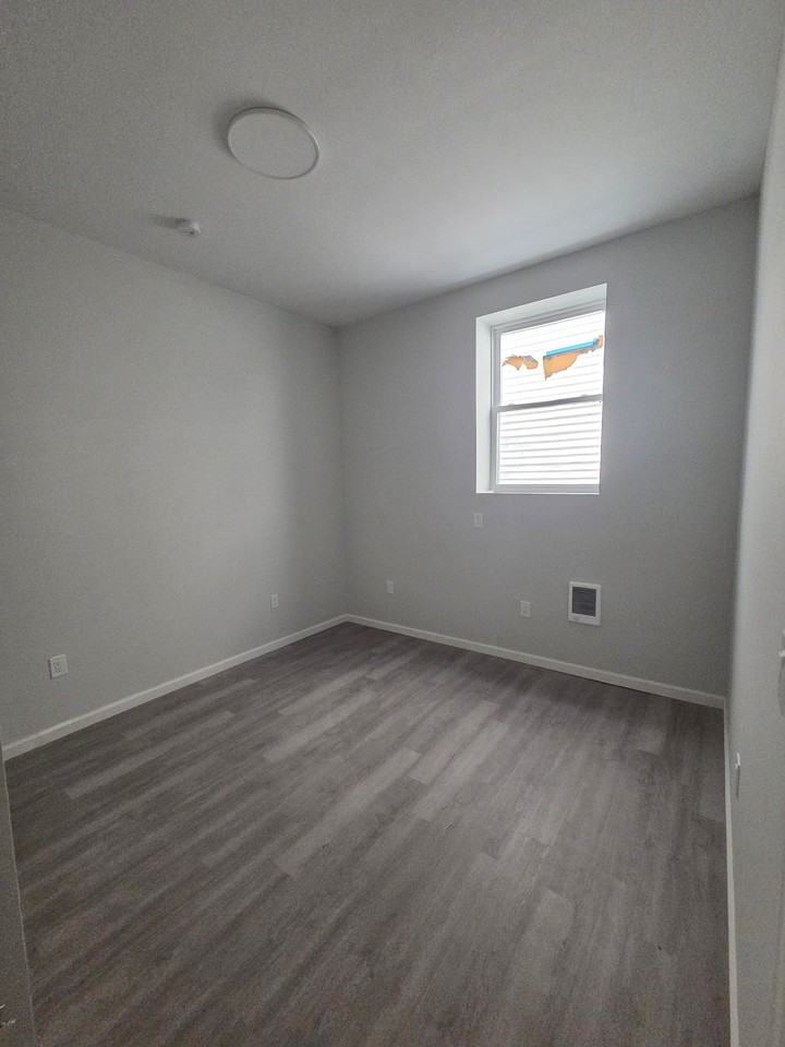 22 Speedway Ave - Photo 7 of 11