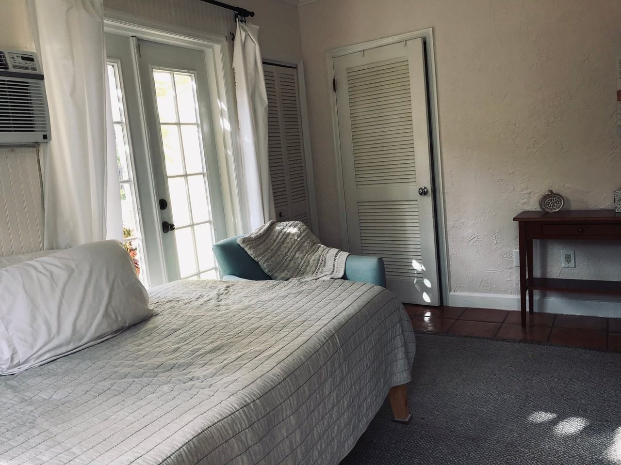 709 Hunter St - Photo 2 of 4