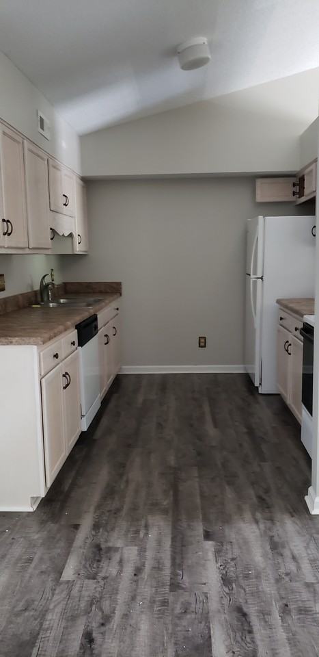 803 Moultrie Ct #E - Photo 4 of 10