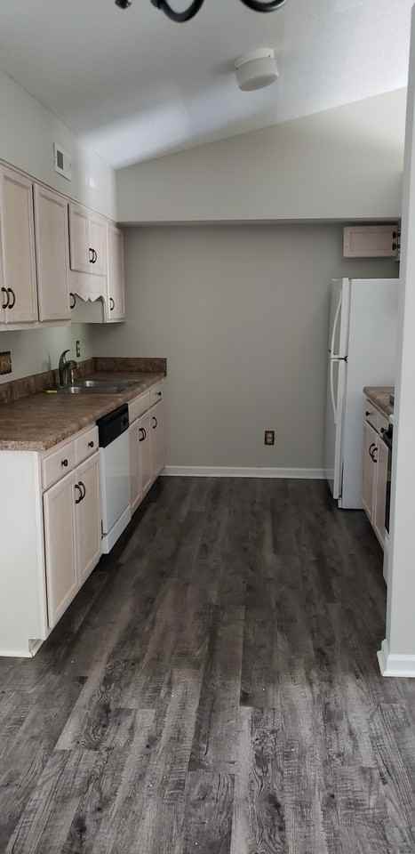 803 Moultrie Ct #E - Photo 7 of 10