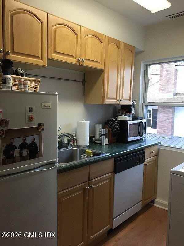 305 Milbank Ave #3 - Photo 4 of 13