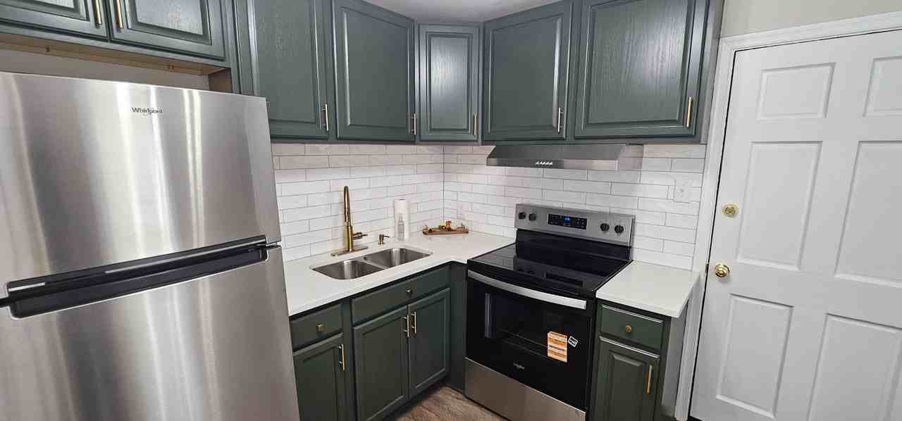 203 E 35th St #NA - Photo 5 of 18