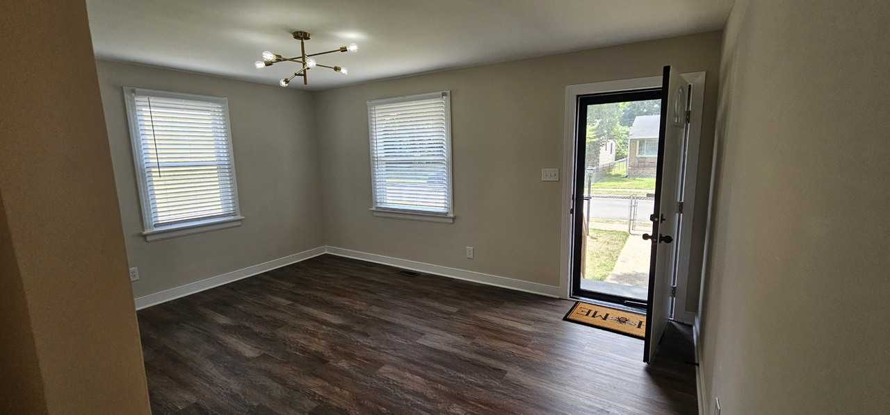 203 E 35th St #NA - Photo 6 of 18