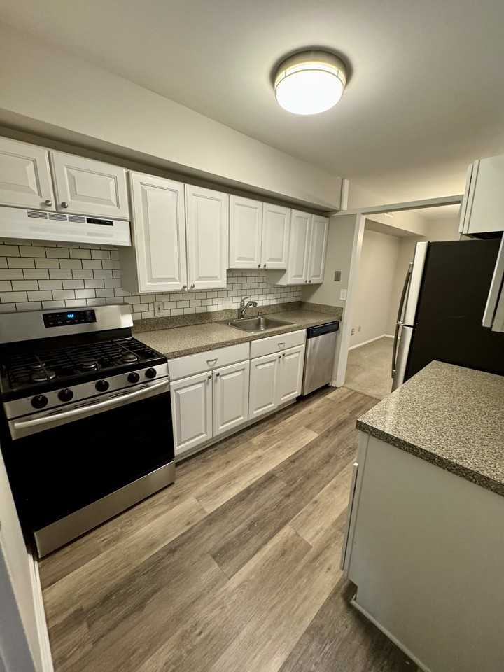 7531 Spring Lake Dr #B2 - Photo 5 of 12