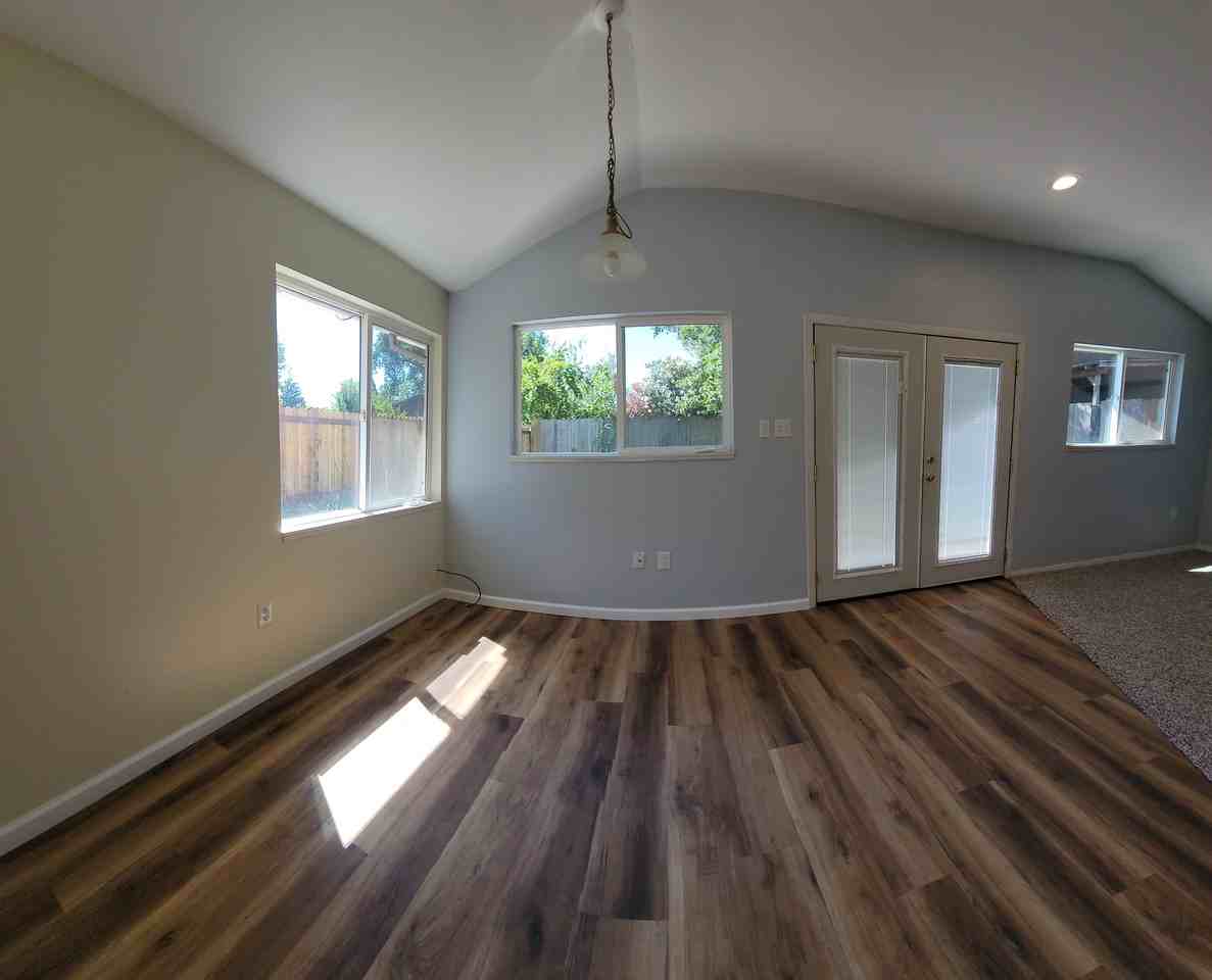 121 Meadowbrook Dr #NA - Photo 2 of 7