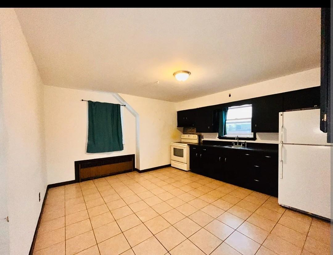425 10th St #2 - Photo 2 of 11