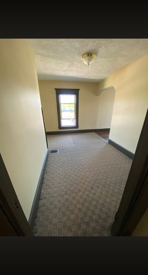 39 W Seminary St #C