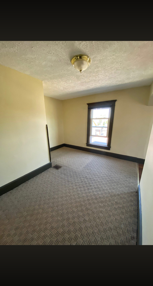 39 W Seminary St #C - Photo 3 of 5