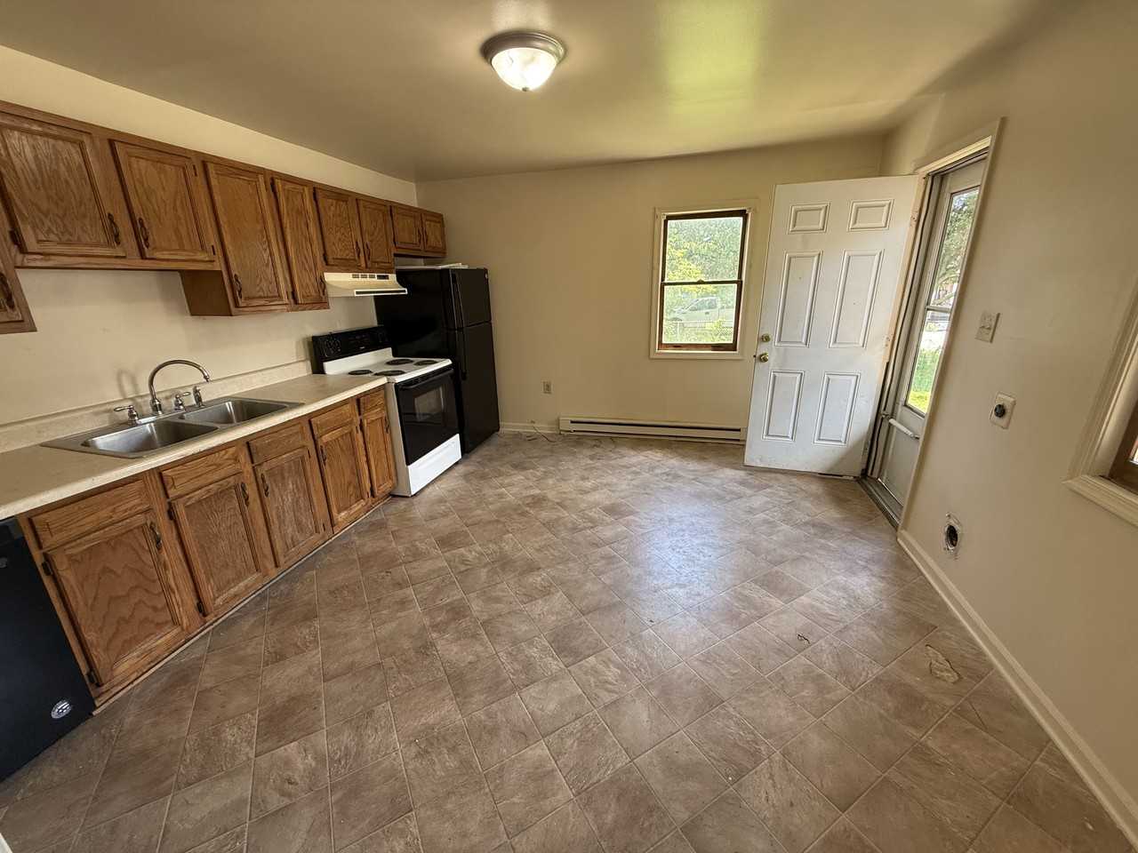 66 Elizabeth St - Photo 7 of 19