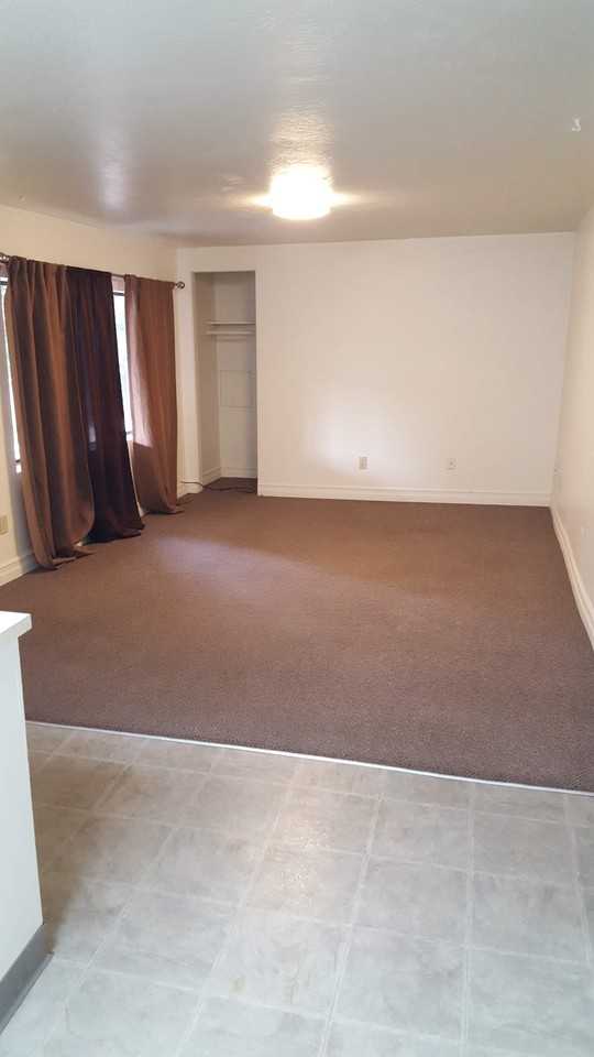 612 10th St #3 - Photo 3 of 10