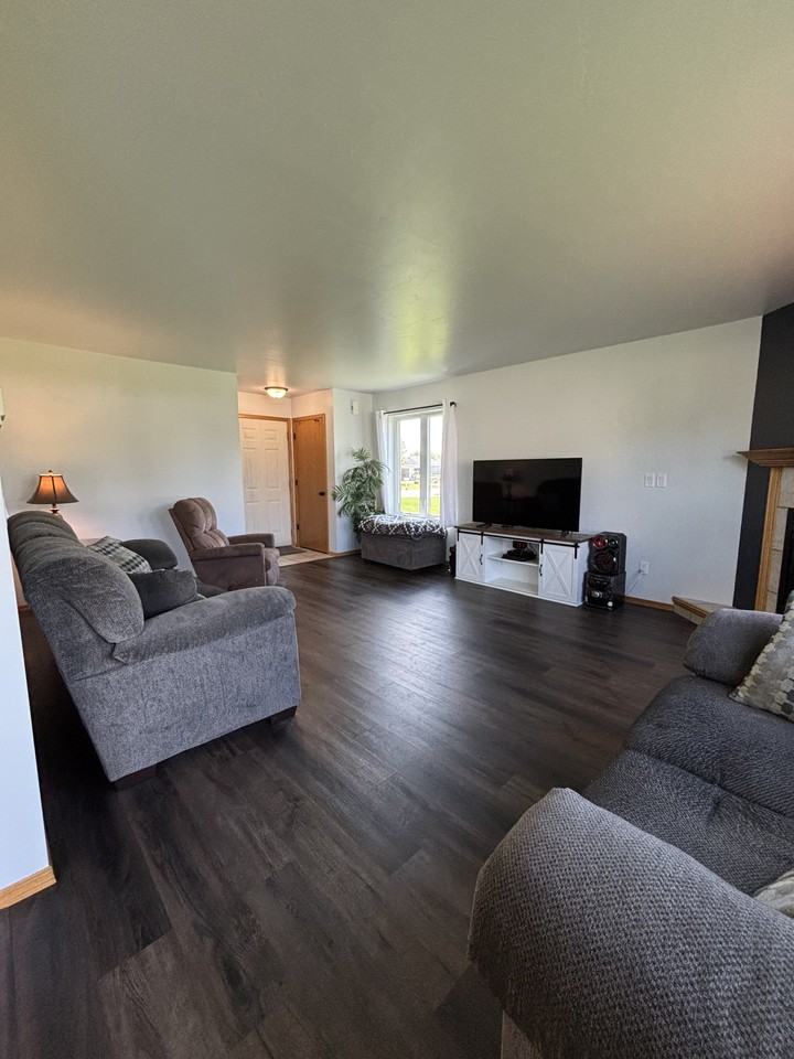 435 W Green Bay St #1 - Photo 3 of 15