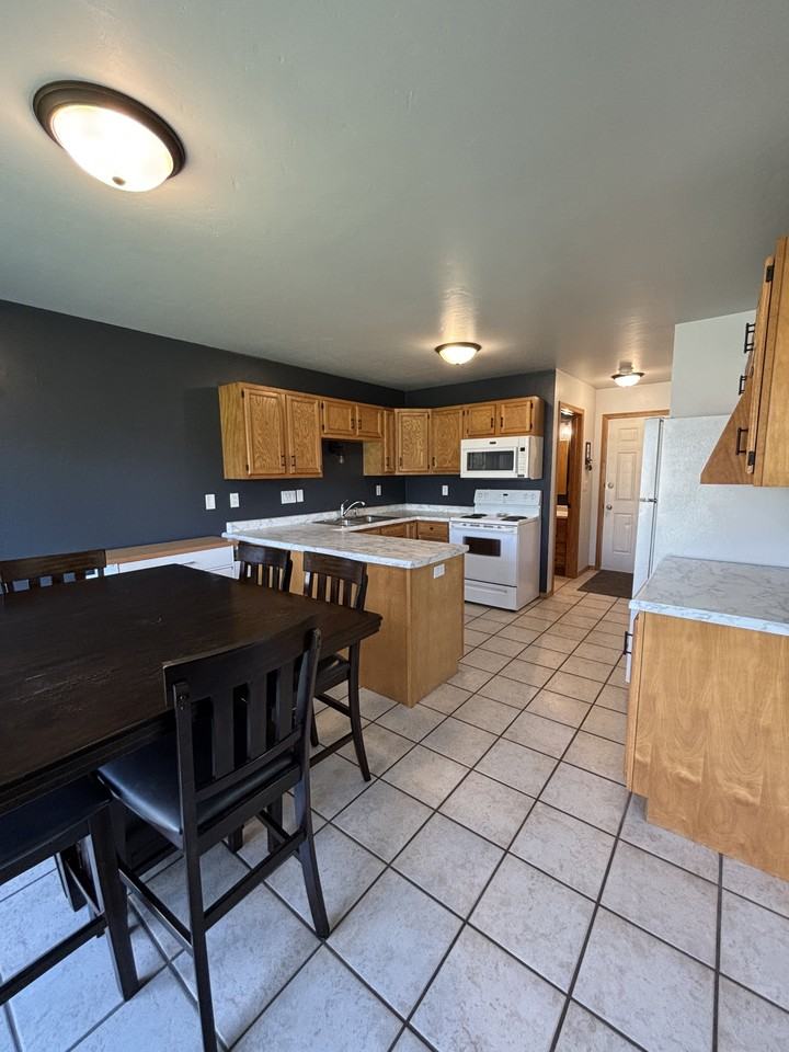 435 W Green Bay St #1 - Photo 4 of 15