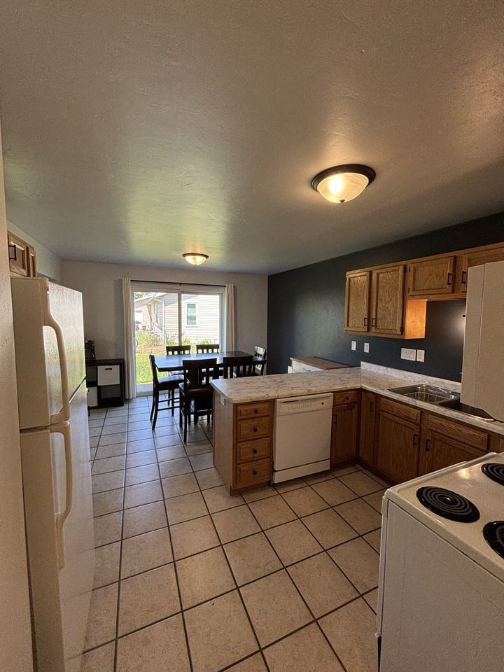 435 W Green Bay St #1 - Photo 6 of 15