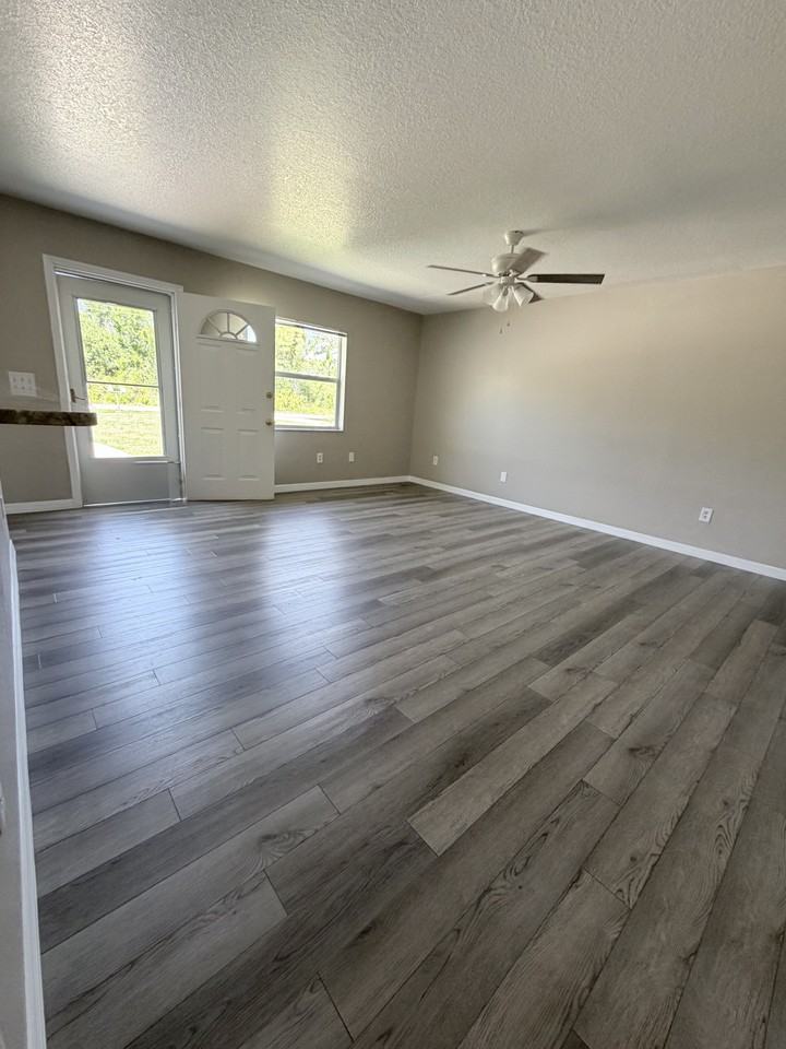 1090 Nomad Rd #2 - Photo 6 of 13