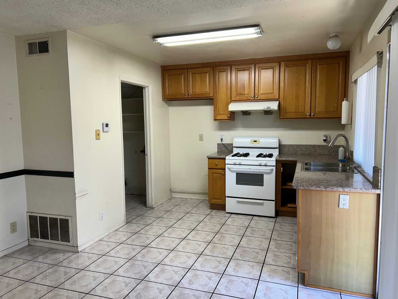 773 Windwood Dr - Photo 2 of 12
