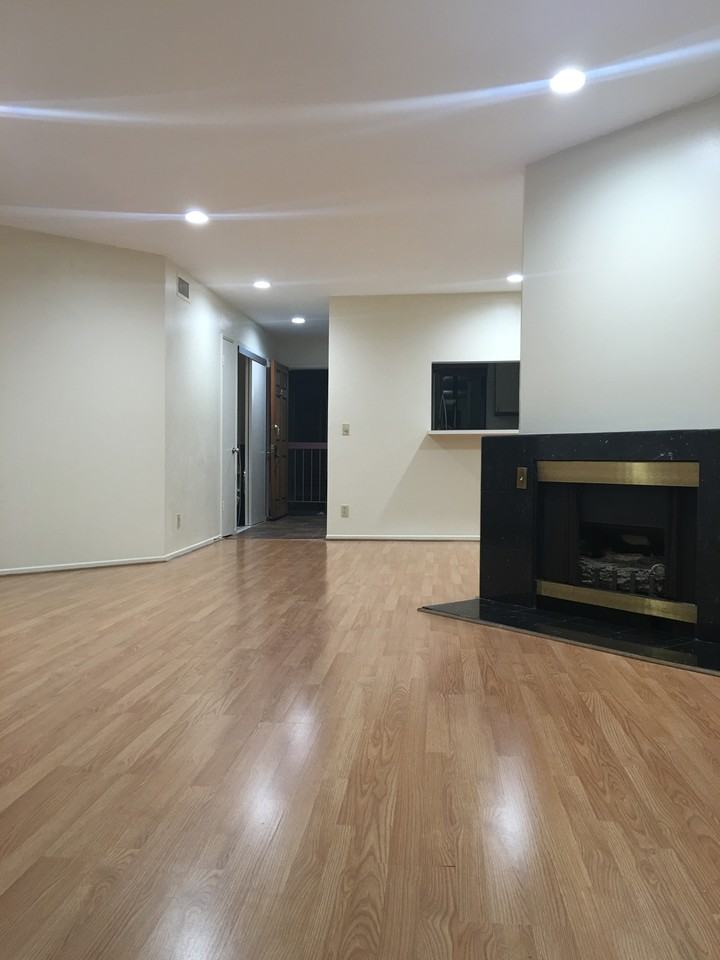 345 N Jackson St Apt 305 #NA - Photo 4 of 14