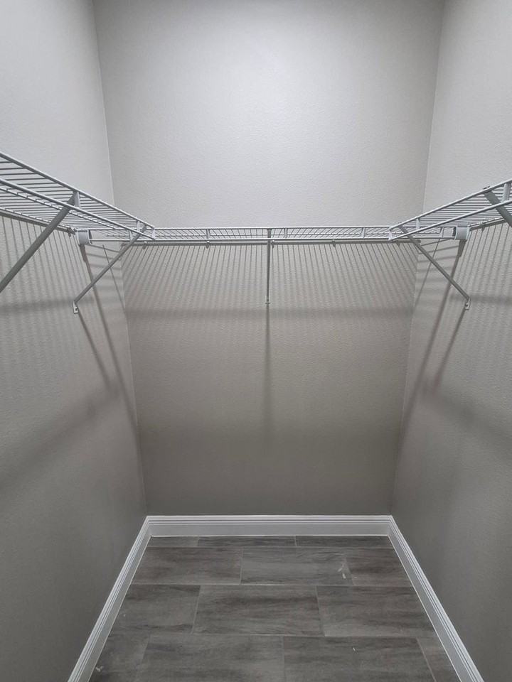 642 Desmoines Ct - Photo 6 of 16