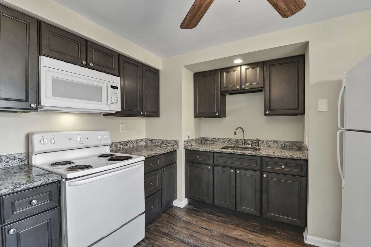 17105 Madison - Photo 3 of 13