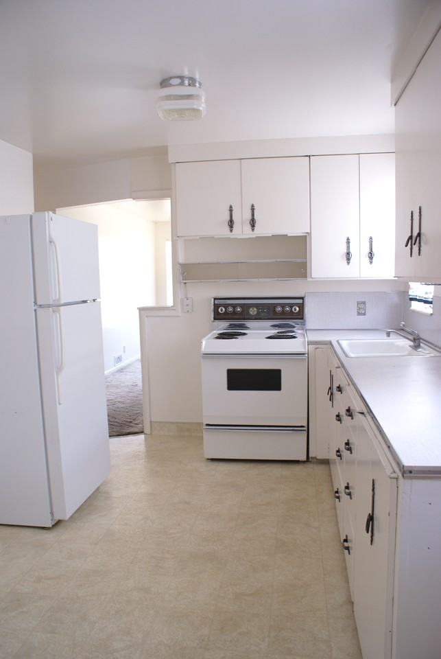 3205 S Kenwood St #3205 - Photo 2 of 5