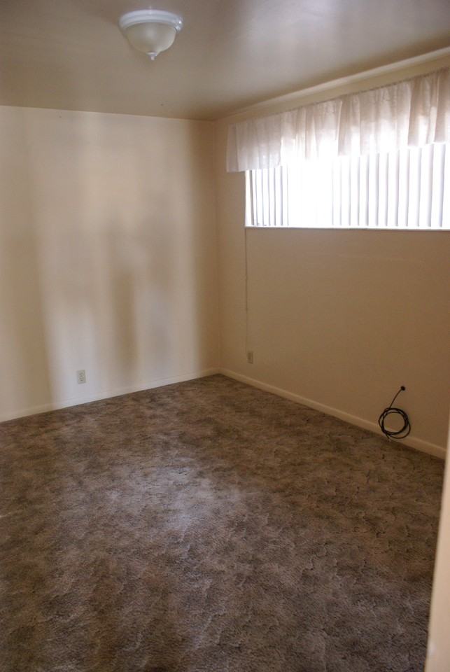 3205 S Kenwood St #3205 - Photo 3 of 5