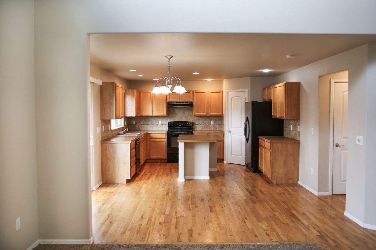 1506 Dryland St - Photo 7 of 24
