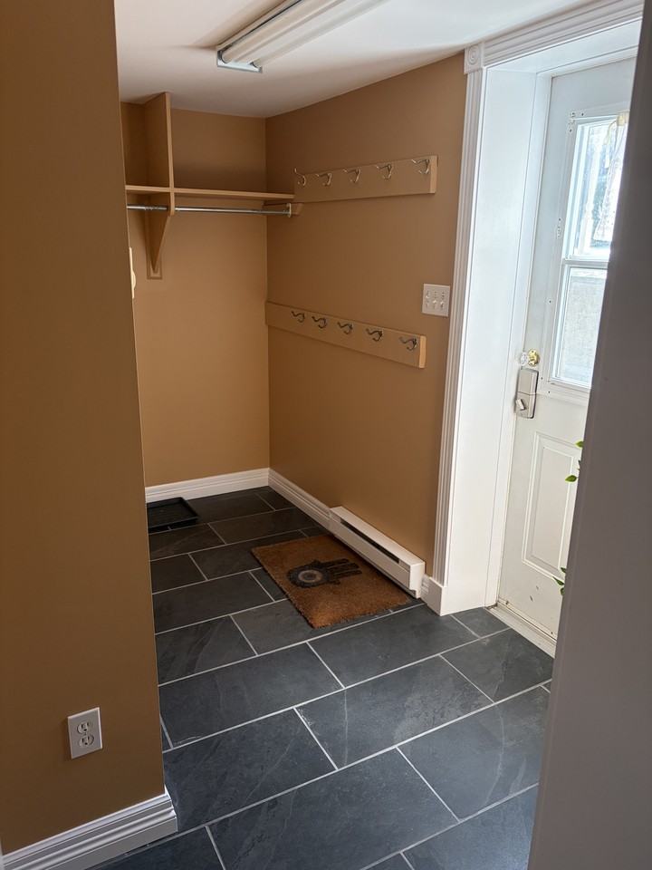 921 McLean Street - Photo 2 of 9