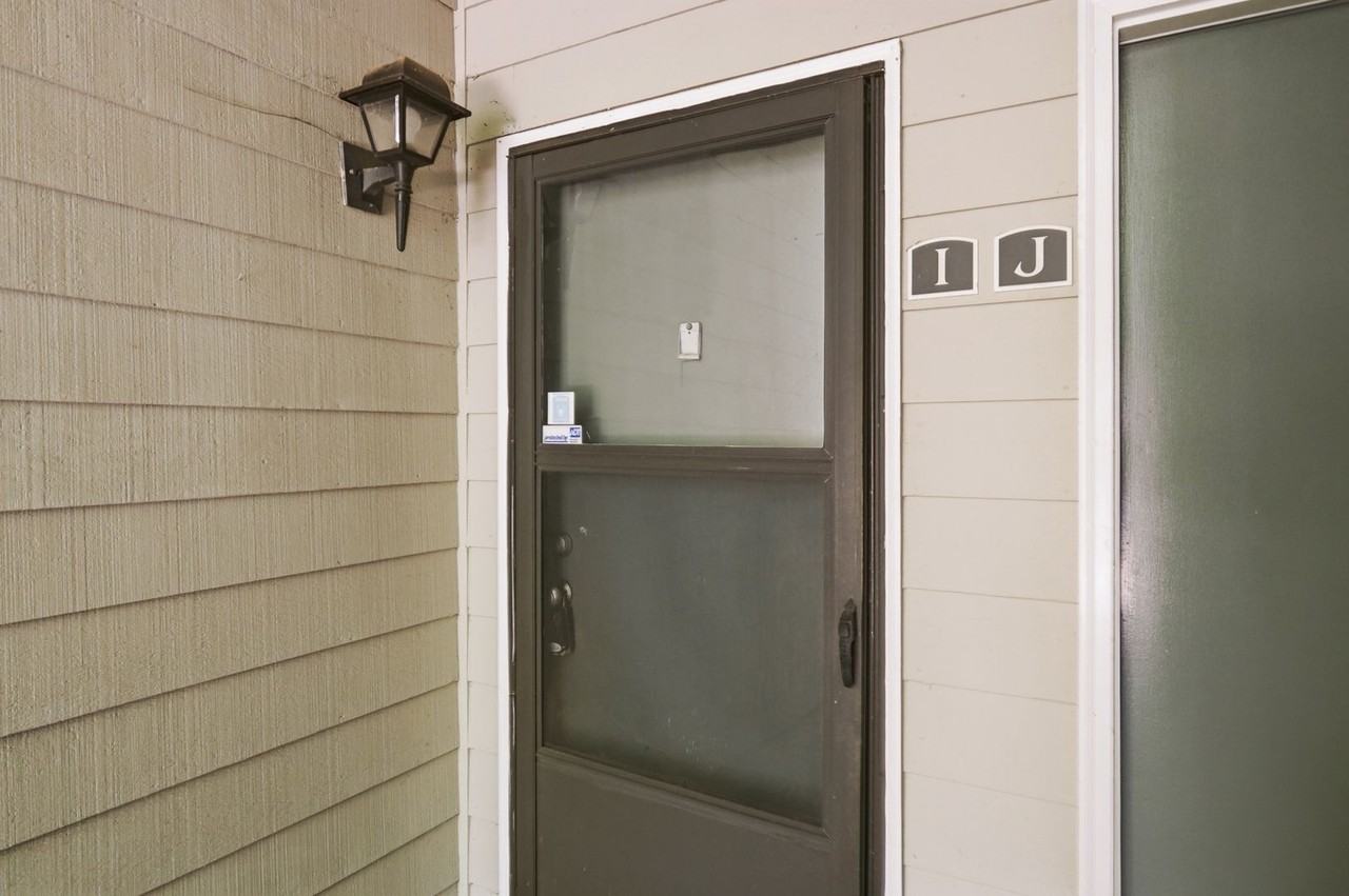 2900 Heathstead Pl #I - Photo 3 of 28