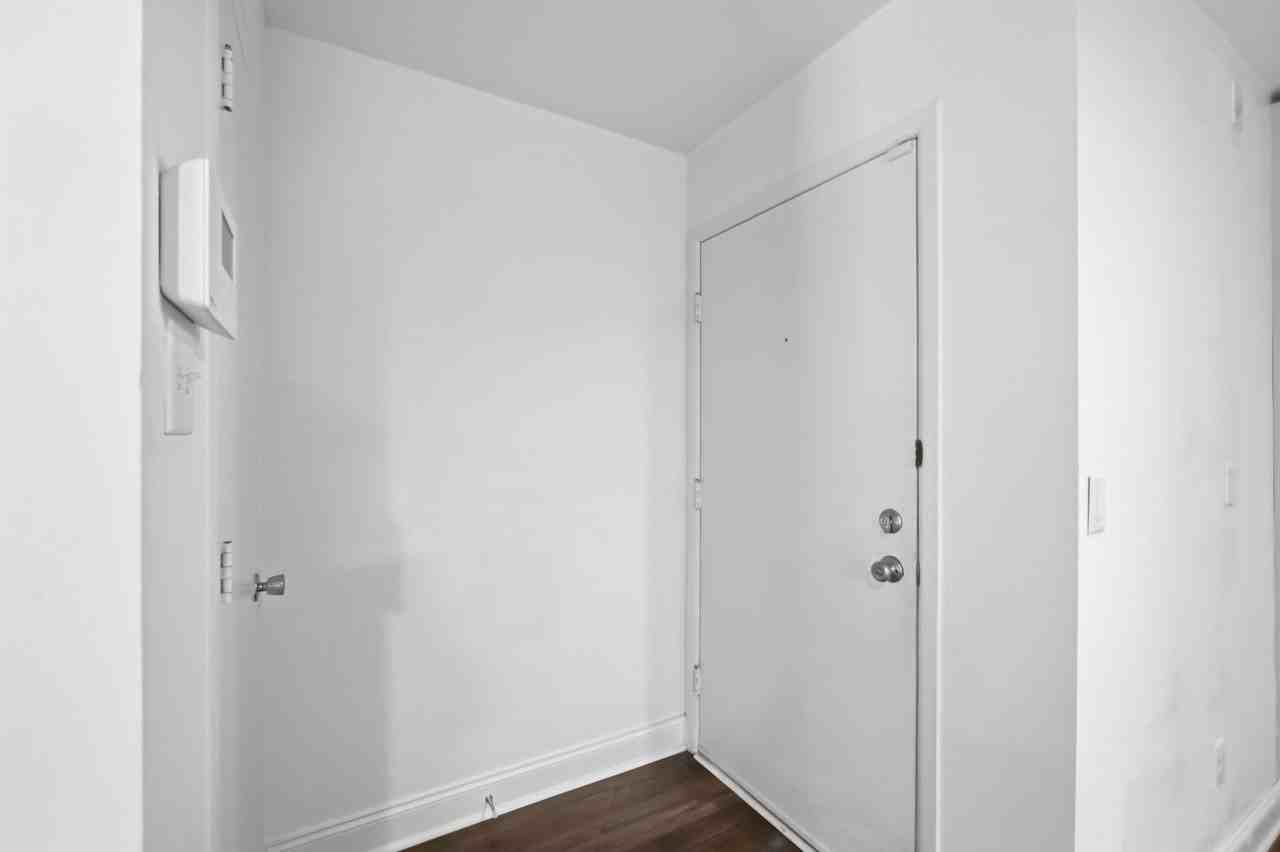 2900 Heathstead Pl #I - Photo 4 of 28