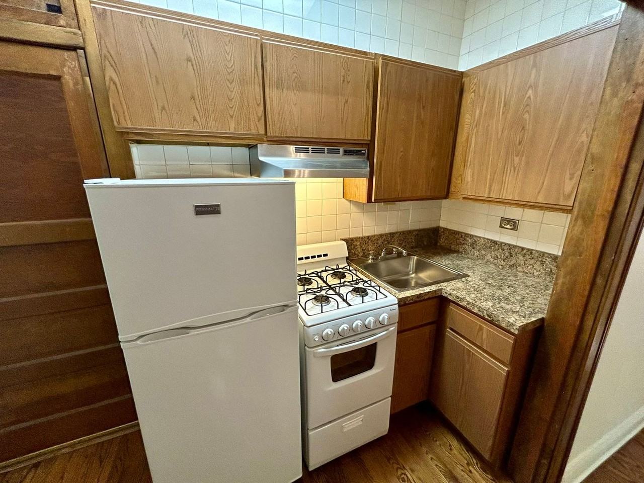 2339 N. Geneva - Photo 7 of 12
