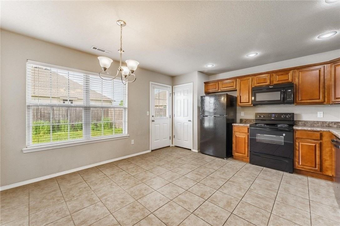 530 Lasso Ln - Photo 7 of 23