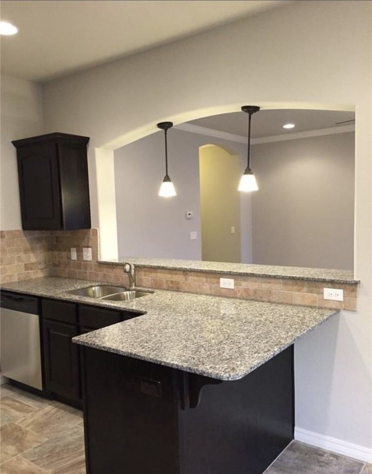 3061 N Downs Ave - Photo 2 of 15