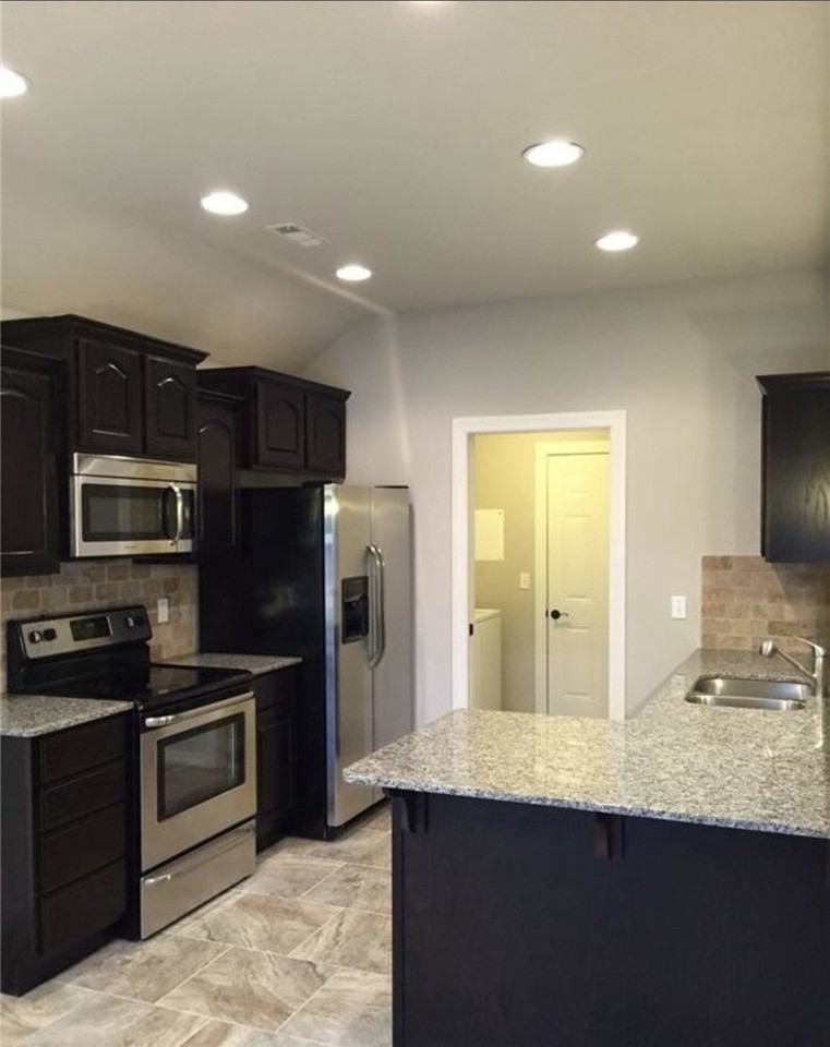 3061 N Downs Ave - Photo 3 of 15