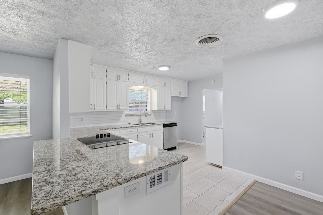 2120 Nottingham Blvd #1 - Photo 7 of 26